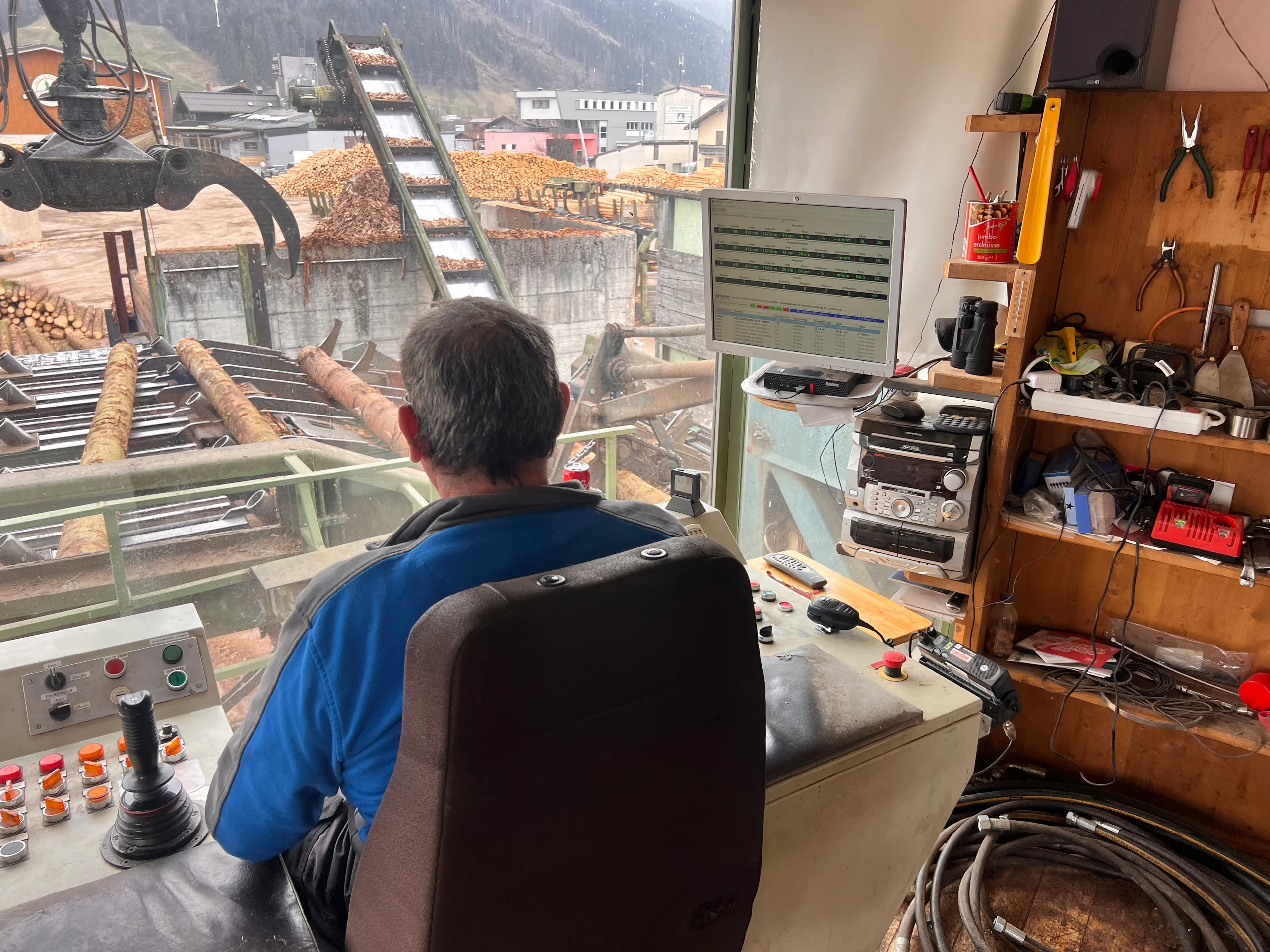 Rundholz Sortieranlage mit Entrindung - Bild 14